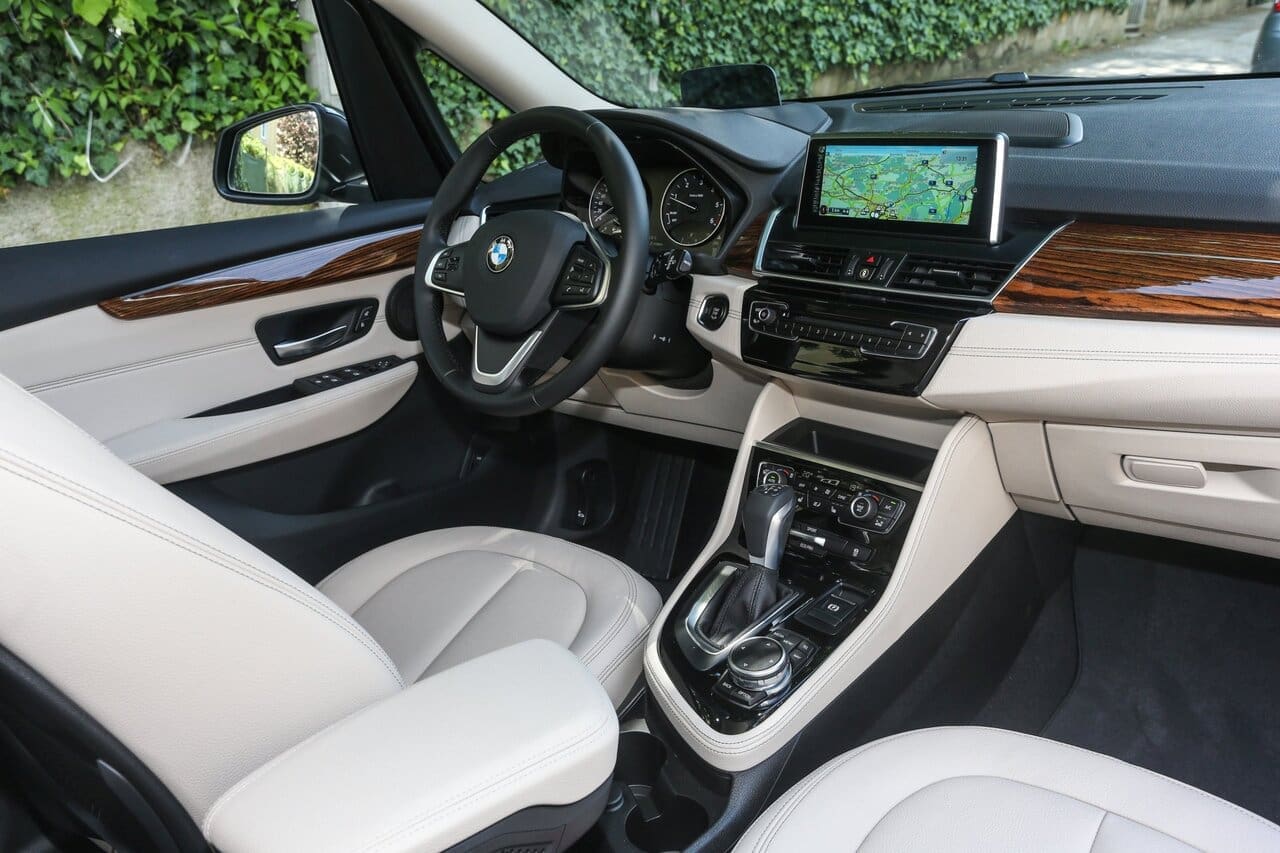 bmw218d_gran_tourer_01_may