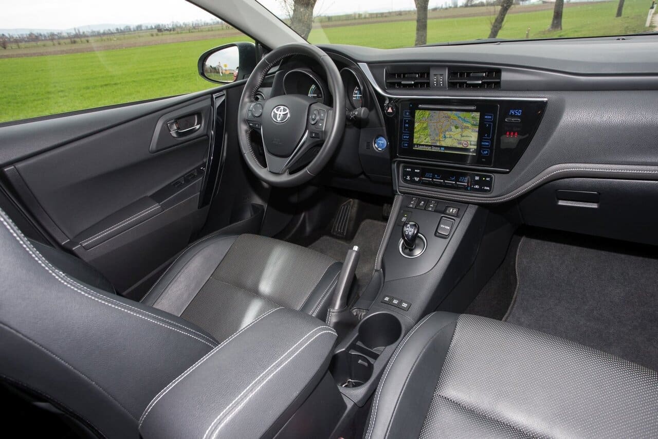 toyota_auris_ts_hybrid_05_may