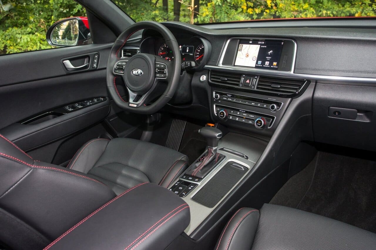 kia_optima_sw_01_may