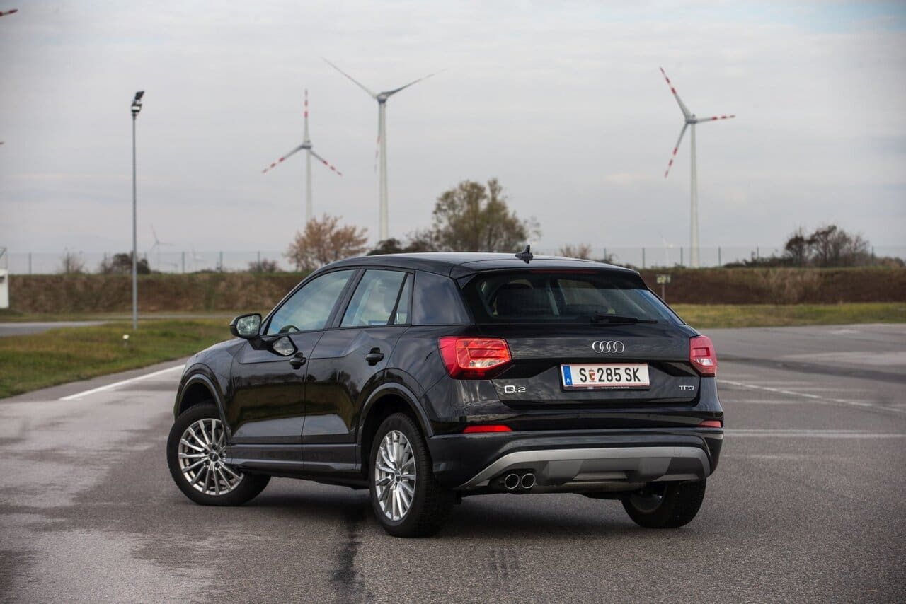 Im aufpreisfreien Schwarz wirkt der neue Audi Q2 etwas bieder, seinen Talenten in Sachen Platzangebot und Fahrverhalten tut das freilich keinen Abbruch