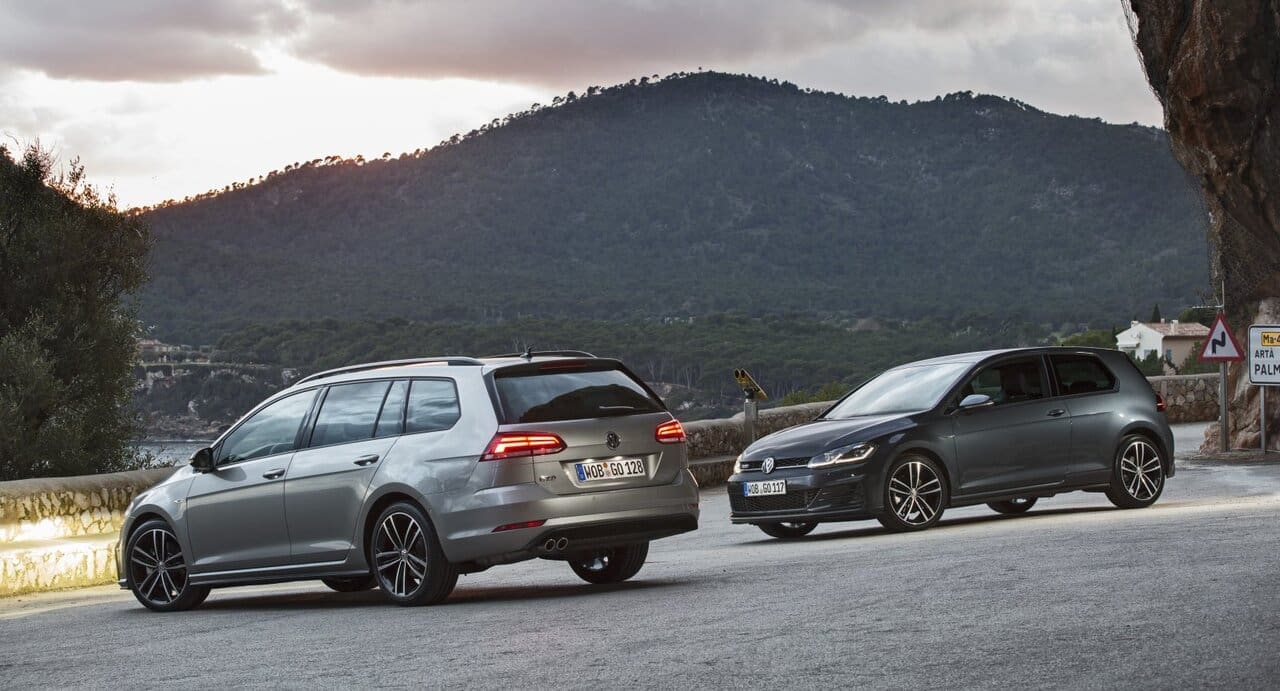 Auch der Variant kam in den Genuss neuer Lichter und Benzinmotoren. Die GTIs hingegen haben nun 230 sowie 245 PS und Voll-LED-Scheinwerfer.