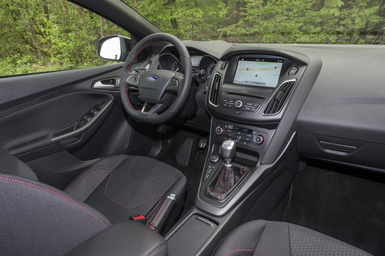 ford_focus_st_line_08_May