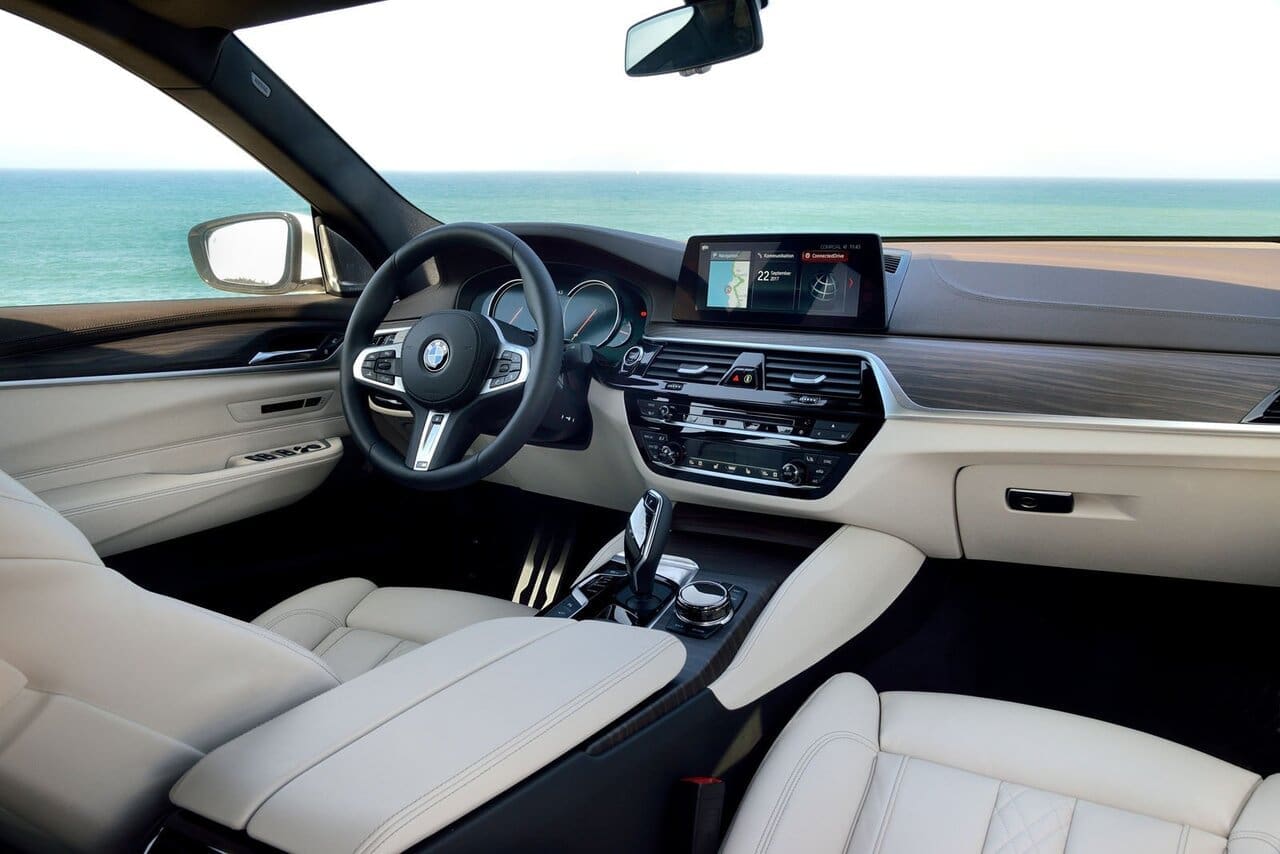 Wer viel Platz braucht, sich aber partout nicht zu einem Kombi durchringen kann, findet mit dem Raum- und Praxis-Konzept des Sechser GT eventuell eine Alternative.