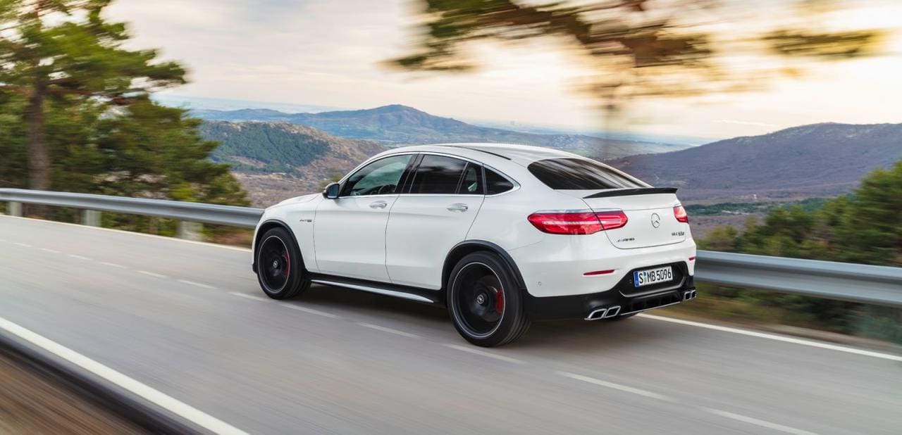 Das ist ja der Gipfel! Mercedes GLC als achtzylindriges Topmodell von AMG. Die Abriss­kante am Heck der Coupé-Variante wirkt gar aufgesetzt.