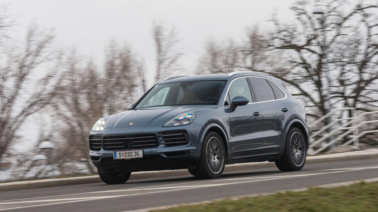 Auf der Straße macht dem Porsche keiner etwas vor: Fahrwerk, Lenkung und Bremsen spielen perfekt zusammen.