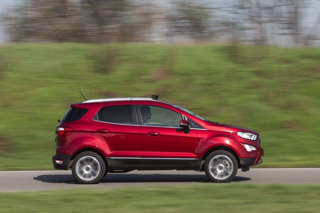 Damit der EcoSport so fesch aussieht, muss man 843 Euro für Rubinrot-Metallic hinblättern sowie 305 Euro für den 17 Zoll-Radsatz.