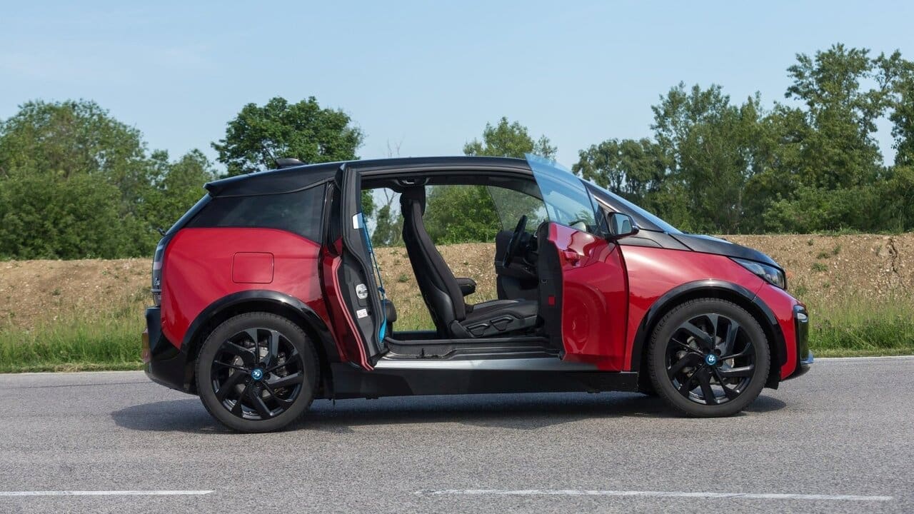 Erfrischendes Durchhaus-Konzept, hinten kann man jedoch erst nach Öffnen der Vordertüren aussteigen.