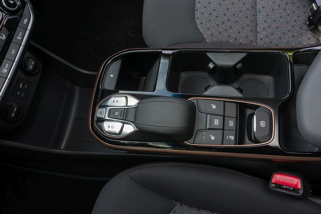 Anstelle eines Wählhebels geben im Ioniq vier Tasten die Fahrtrichtung vor.