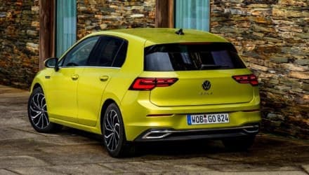 VW Golf 8 schräg hinten