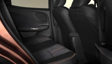 Premiere Lexus LBX (Fond)