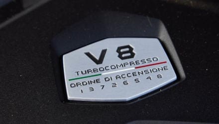 Test Lamborghini Urus Performante (Motorplakette)